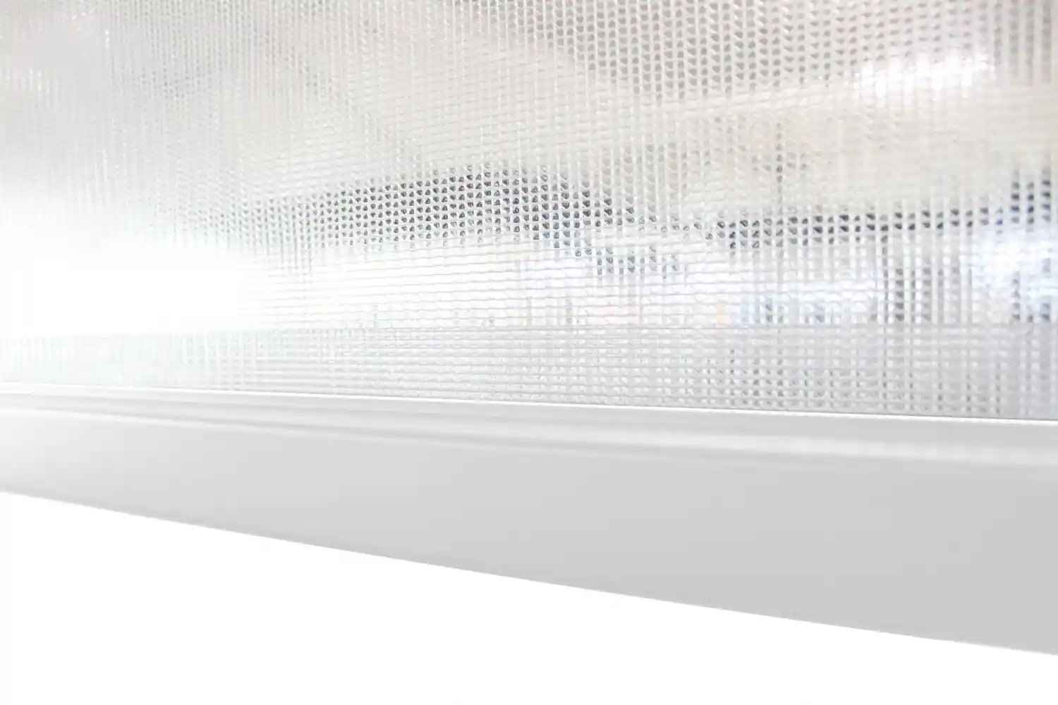 dettaglio cornice Laterale a tenda avvolgibile in PVC bianco per pergola bioclimatica lato 4 metri