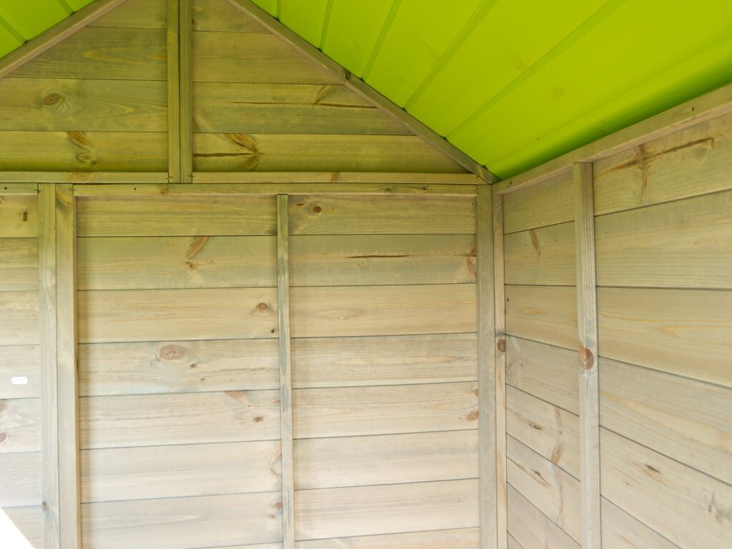 Primo piano interno della casetta su palafitta Bamby