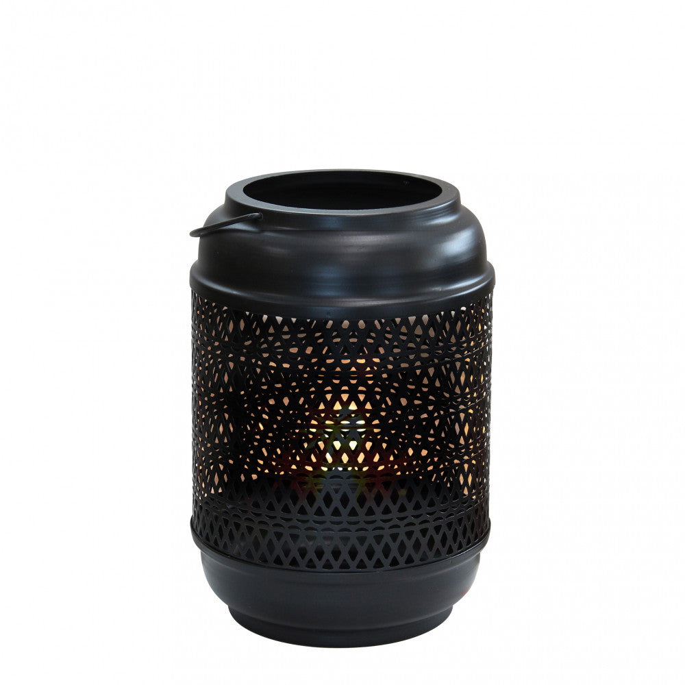 Dettaglio della struttura in metallo e vetro della Lanterna Karen Grande