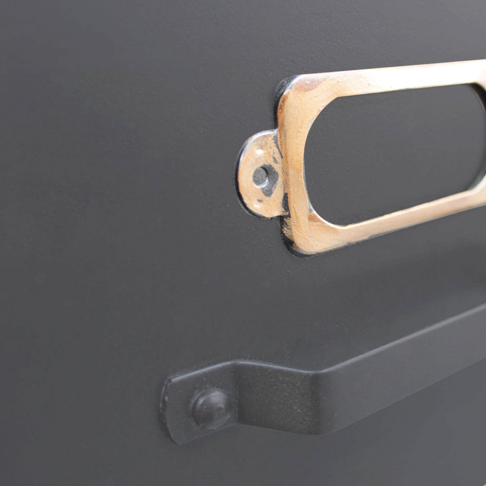 Mobile Daley credenza ampia in legno marrone e struttura in acciaio nero, stile industriale Dettaglio Lavorazione | Albert Stock