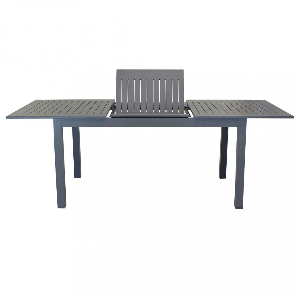 Dettaglio meccanismo apertura Tavolo Cuba allungato, mostrato in un'ambientazione esterna, che evidenzia la sua funzionalità estensibile e il design pulito | Albert Stock