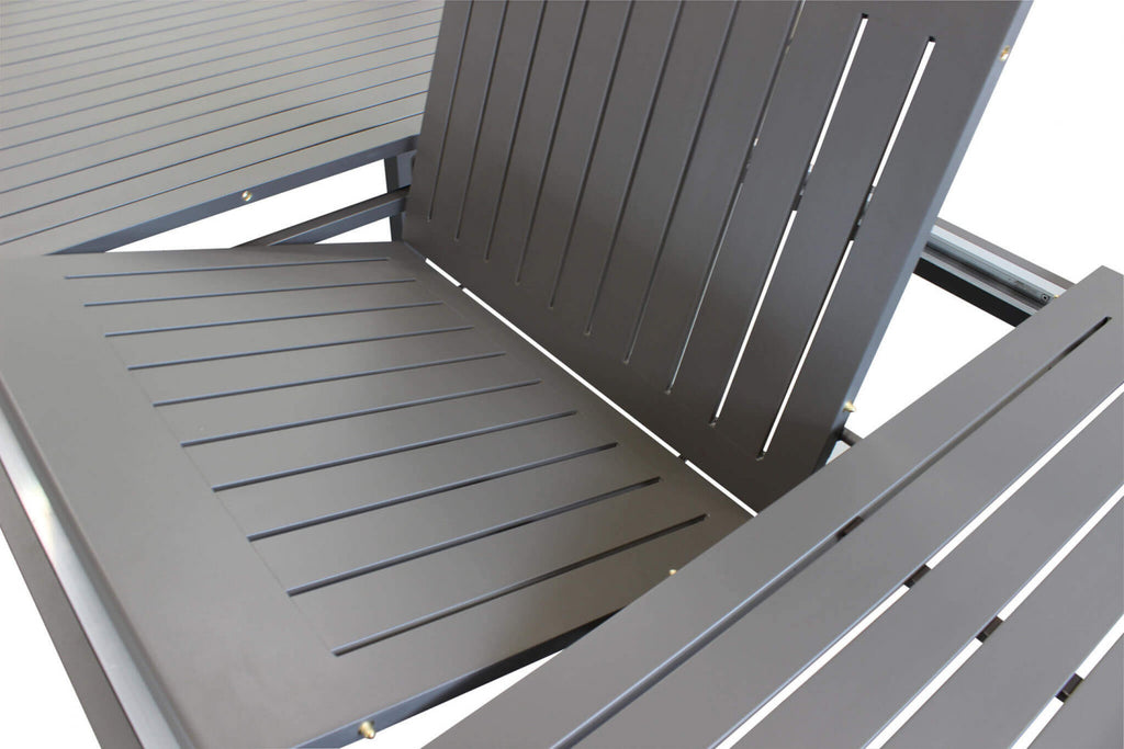 Dettaglio del Meccanismo di Apertura del Tavolo per esterni Cuba esteso, con design rettangolare moderno, mostrato nella sua estensione massima | Albert Stock