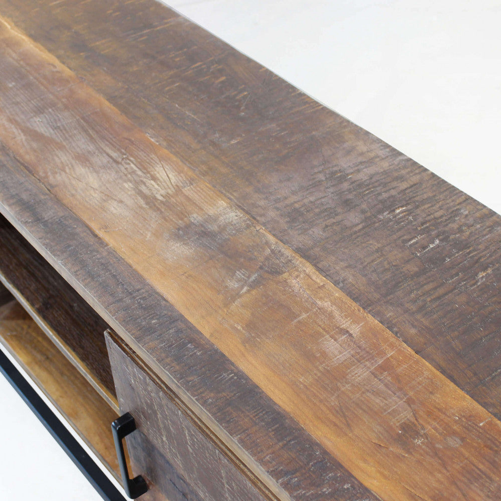 Panoramica del Porta TV Bridger con struttura in legno e gambe in metallo nero, colore marrone/nero, ideale per un soggiorno moderno e organizzato | Albert Stock