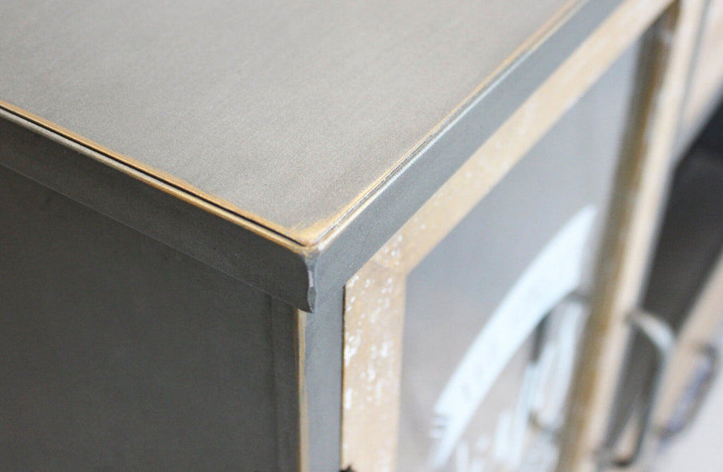 Credenza moderna Mobile Christian per soggiorno e sala da pranzo, con ampio spazio di archiviazione Dettaglio Piano | Albert Stock