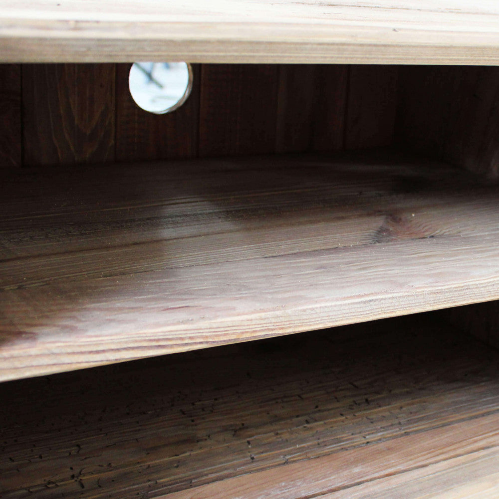 Dettaglio-ripiani-Porta TV Roger in pino riciclato colore marrone, con design compatto ed elegante, ideale per spazi contenuti nel soggiorno | Albert Stock