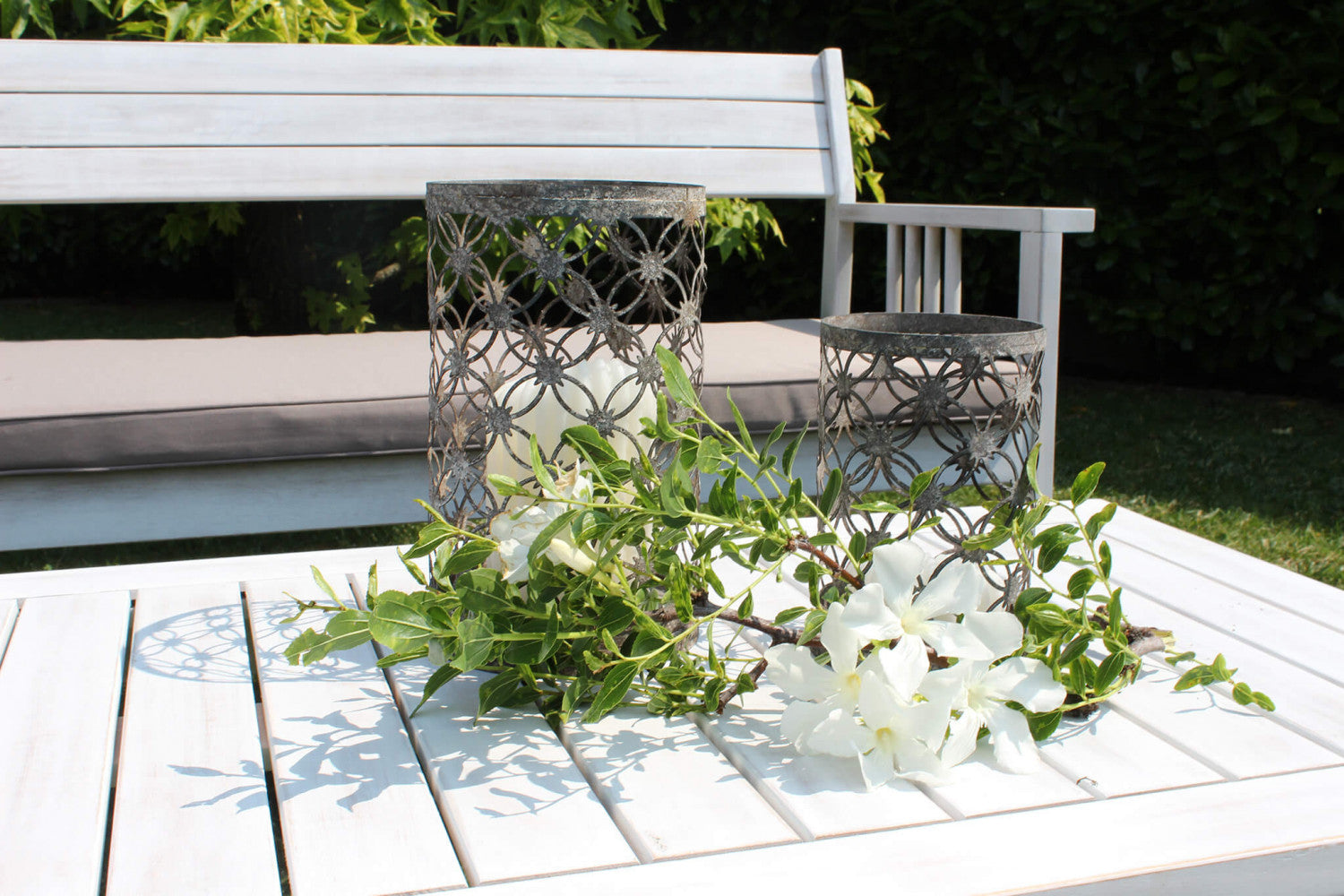 Primo piano del bracciolo in rattan sintetico del salotto Bali, che evidenzia la finitura e la trama del materiale.