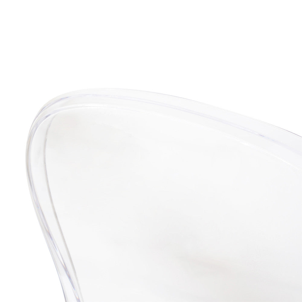 Dettaglio ravvicinato della struttura e dello schienale in policarbonato trasparente della Sedia Bercy