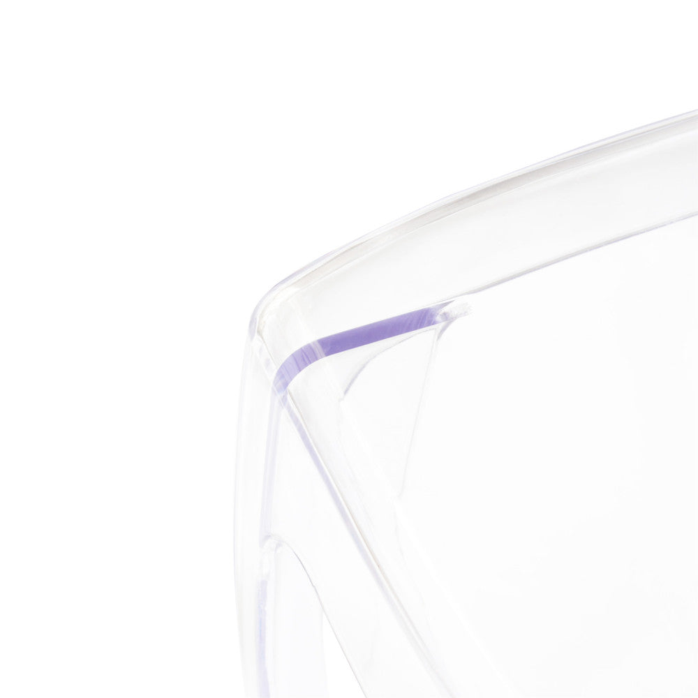 Dettaglio ravvicinato della struttura e della seduta in policarbonato trasparente della Sedia Bercy