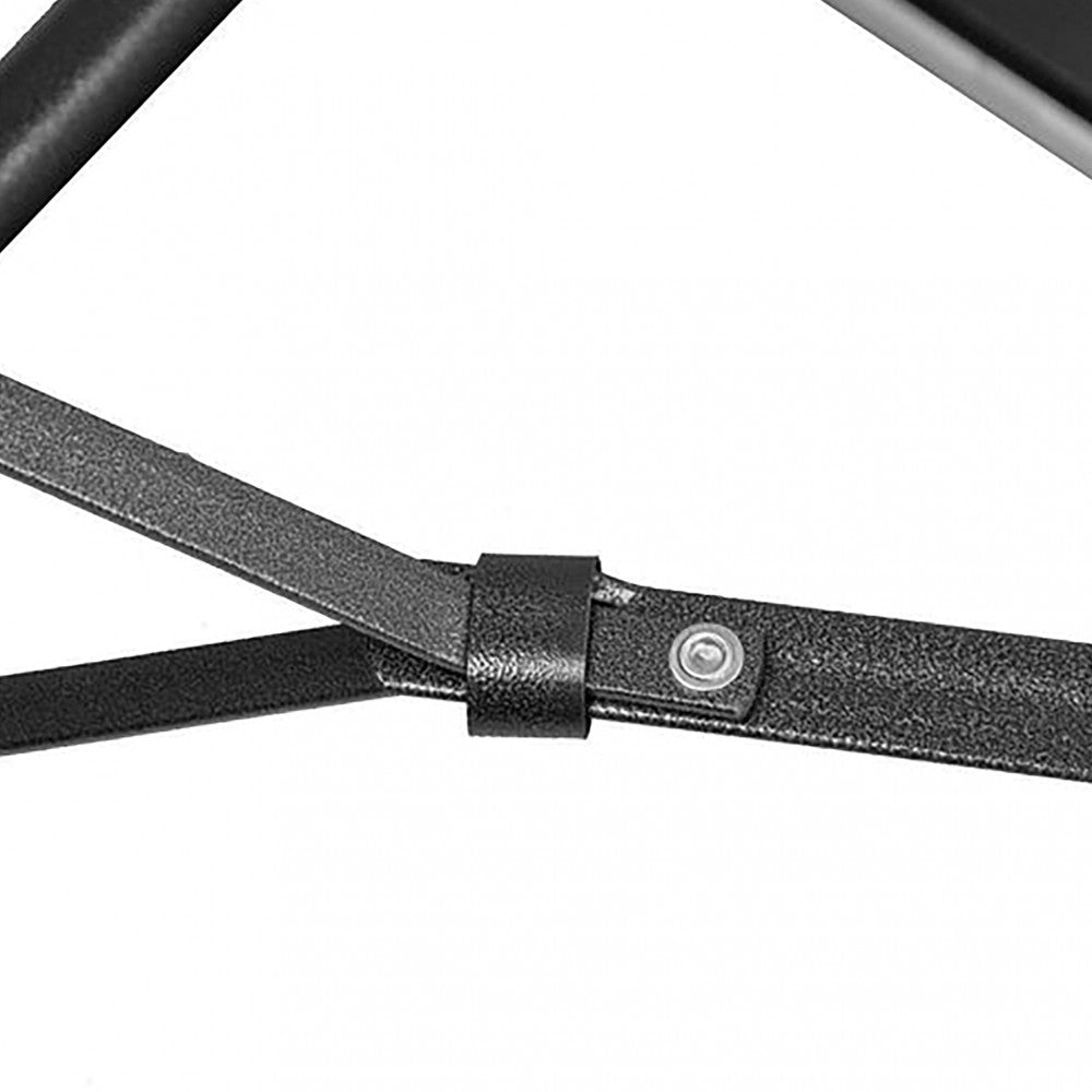 Dettaglio del sistema di bloccaggio del tavolo catering, che mostrano il meccanismo di chiusura e la finitura robusta per un uso frequente | Albert Stock