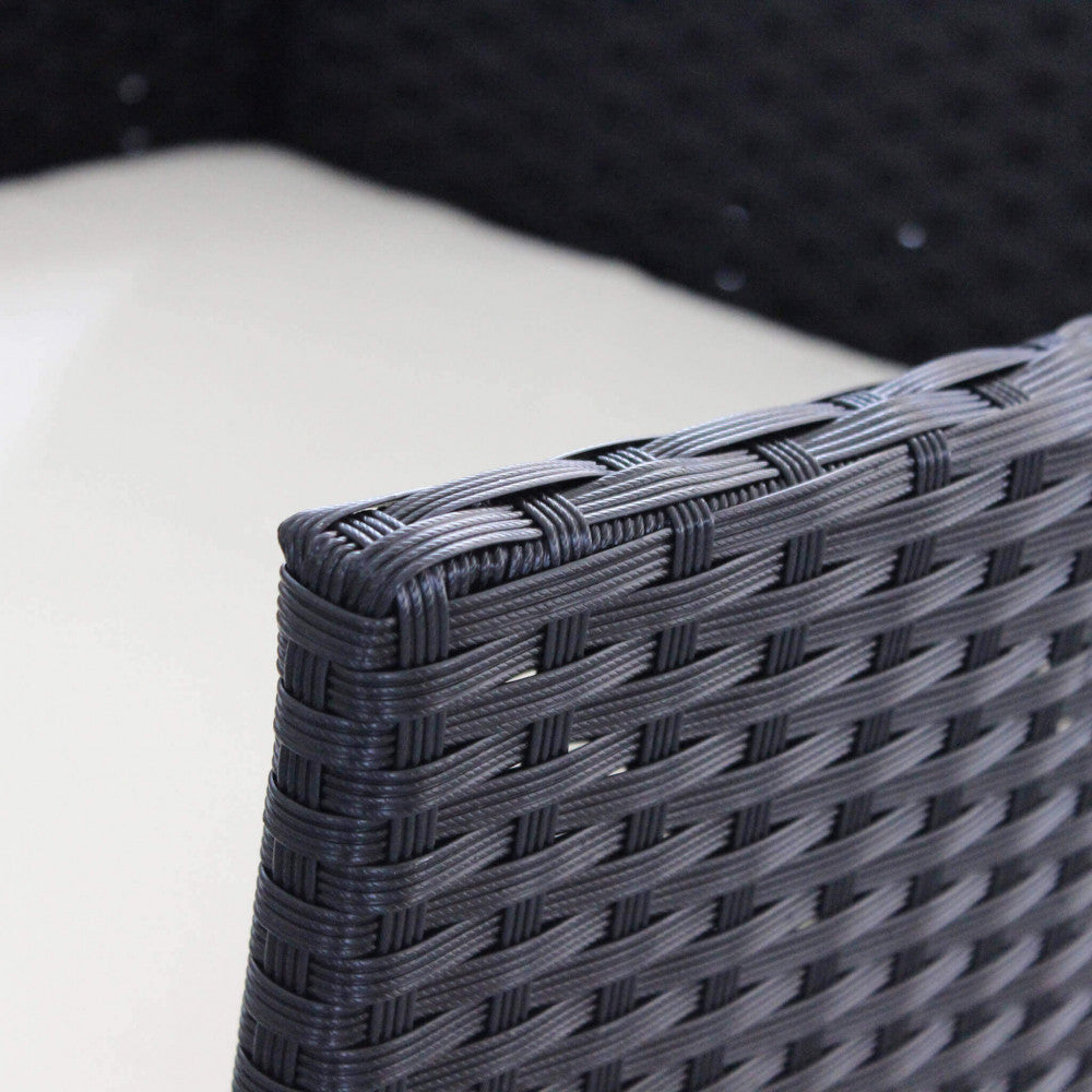 Primo piano della trama in wicker nero del salotto Caracas, che evidenzia la finitura e la lavorazione del materiale