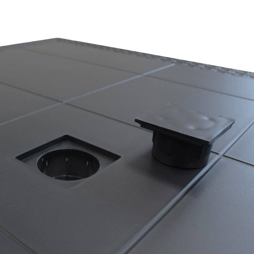 Dettaglio Foro Ombrellone Tavolo per esterni Dallas, con design quadrato moderno e robusto, perfetto per balconi e terrazze | Albert Stock