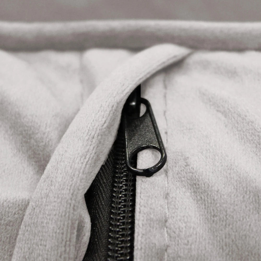 Divano 2 Posti Chandler in Velluto Tortora (152 cm), design moderno, seduta confortevole, dettaglio cuscini sfoderabili