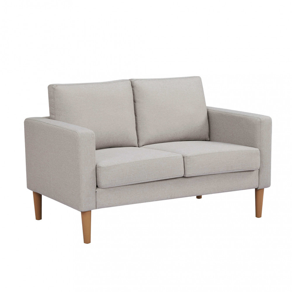 Divano 2 posti Ramsey in tessuto beige isolato su sfondo bianco, vista a tre quarti.