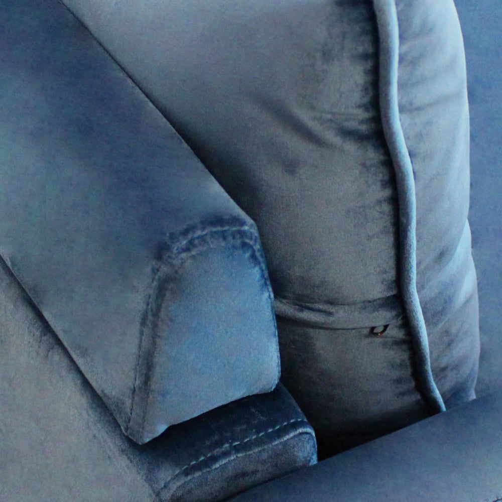 Linee e design elegante del Divano 3 Posti Chandler blu by Albert