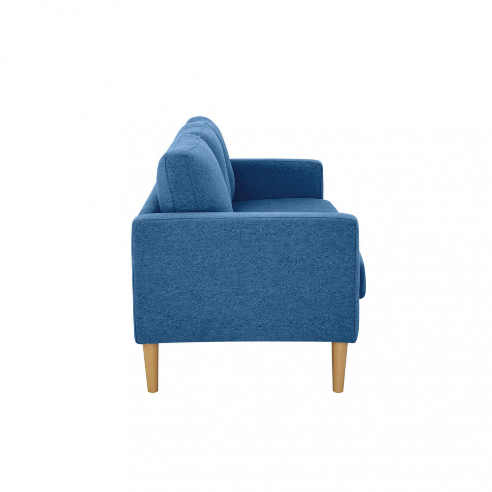 Profilo laterale del divano Ramsey in tessuto blu, mettendo in risalto la profondità della seduta e l'inclinazione ergonomica dello schienale.