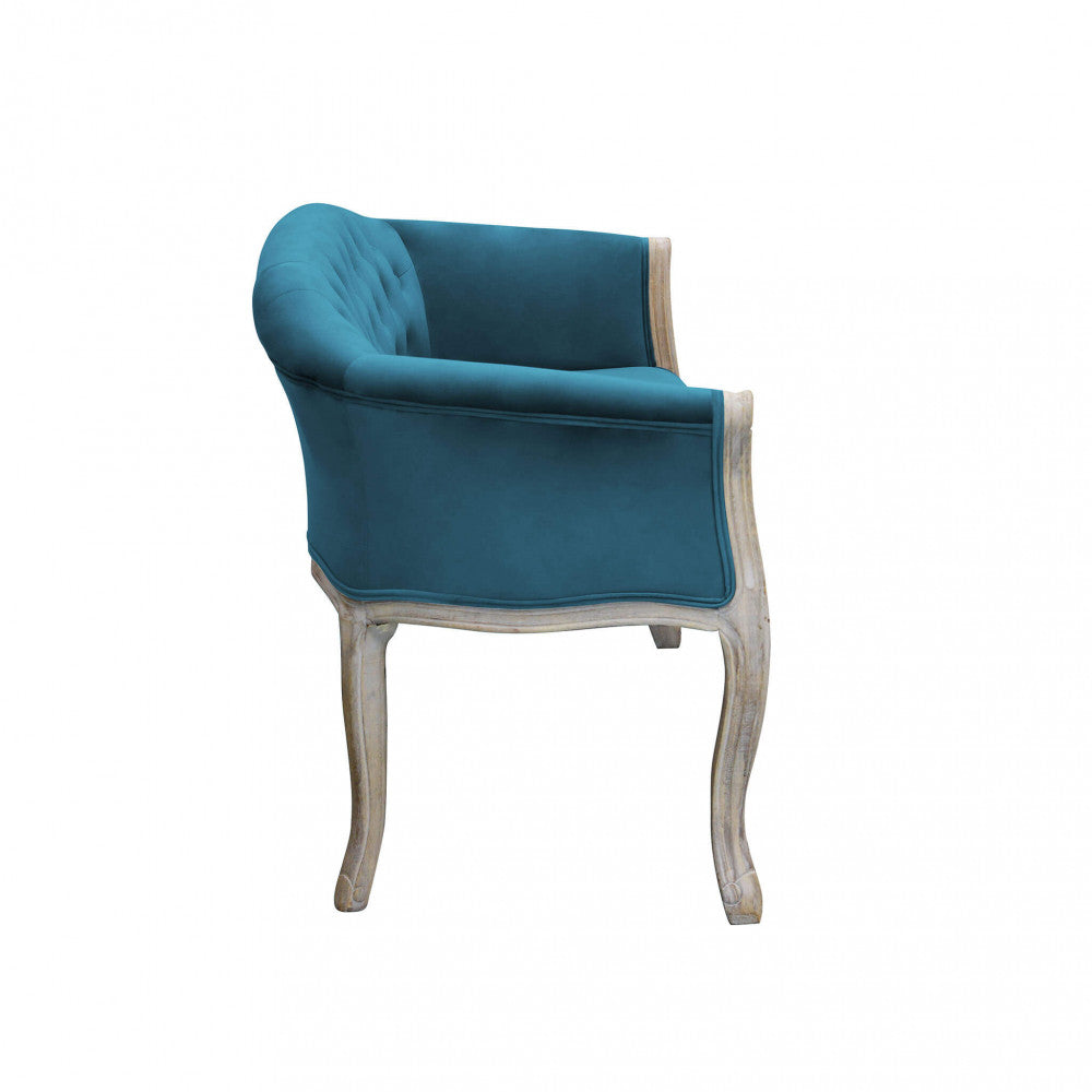 Dettaglio texture velluto blu del divano Coleman by Albert, morbidezza del rivestimento vista laterale