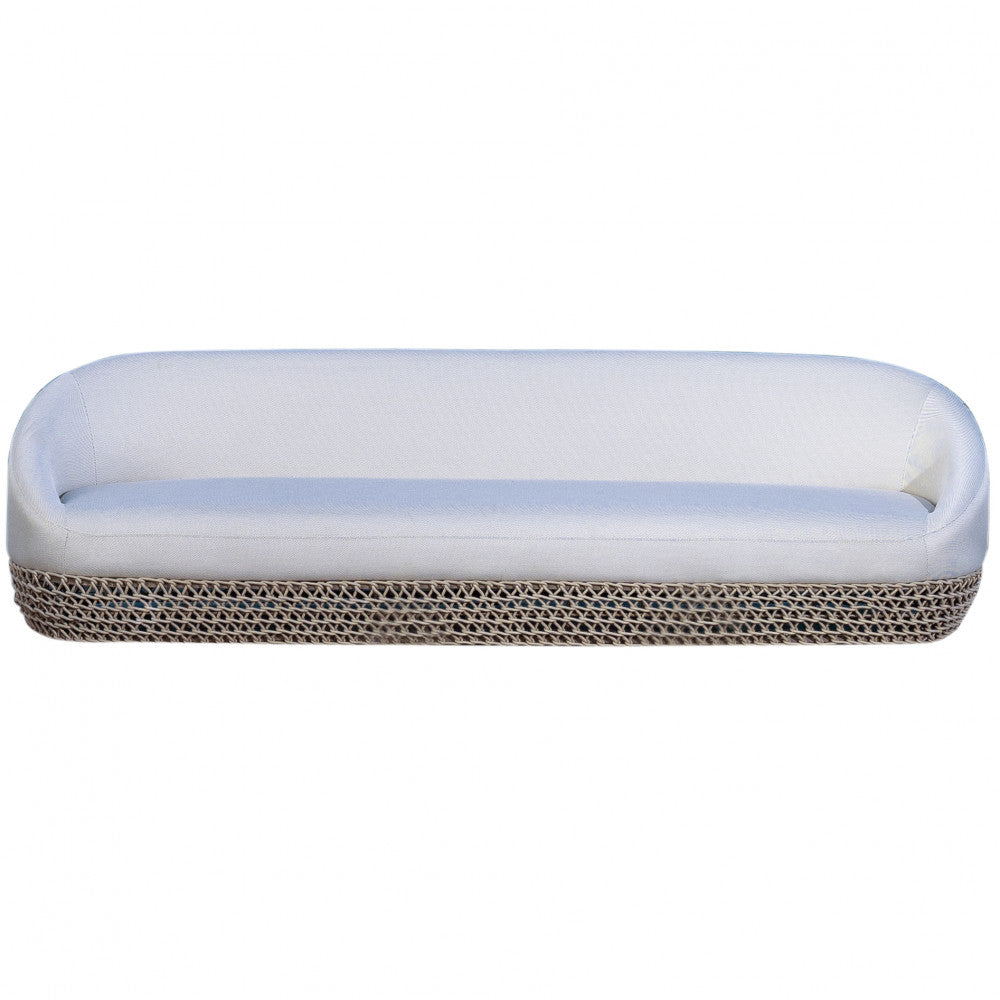 Dettaglio isolato su sfondo bianco del divano Lafayette, che evidenzia la struttura in alluminio e la base in corda intrecciata beige.