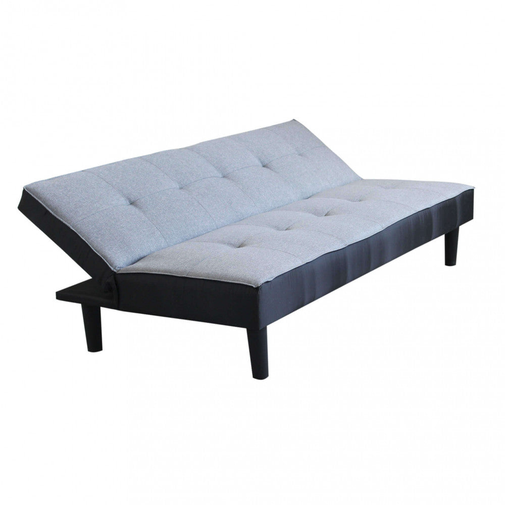 Prospettiva angolare del divano letto Alvin, che mette in risalto l'inclinazione ergonomica dello schienale.
