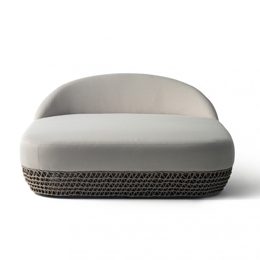 Divano Letto da Esterno Lafayette con struttura in alluminio e rivestimento in corde beige, completo di cuscini, in posizione divano.