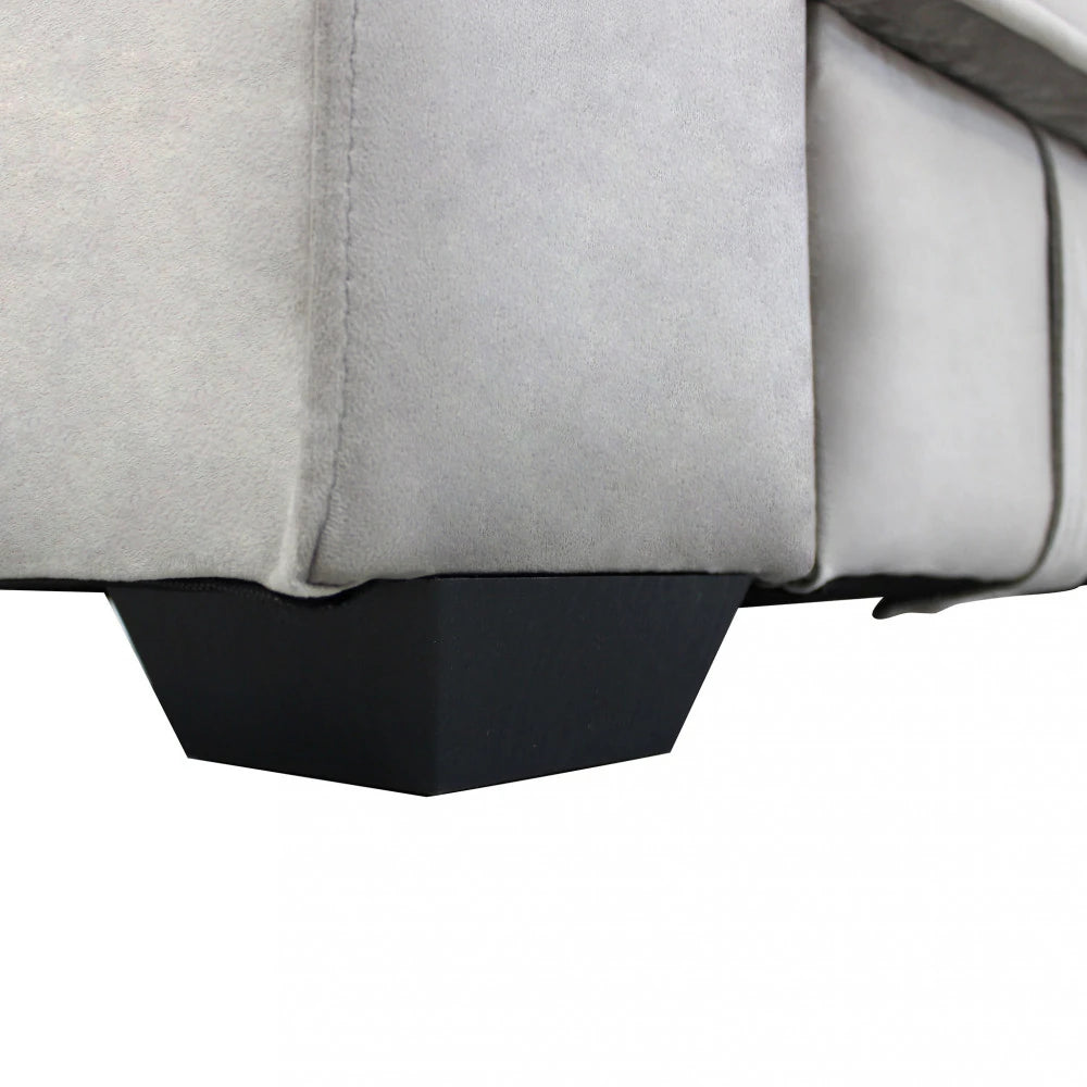 Divano Letto Darell 228 cm in Tessuto Tortora, trasformabile in letto, design moderno e grande seduta, dettaglio piedi