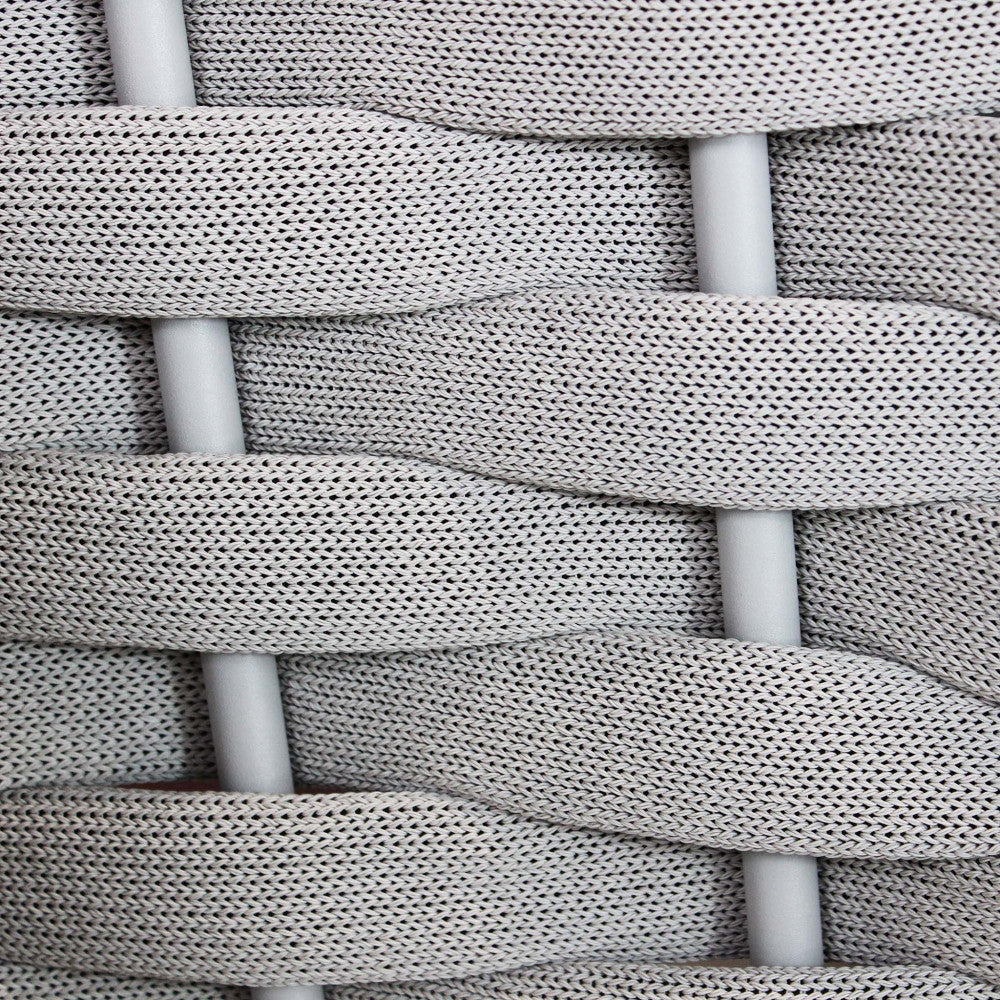 Macro fotografia della trama materica dell'intreccio in poliestere, che mostra la resistenza e la finitura del materiale.