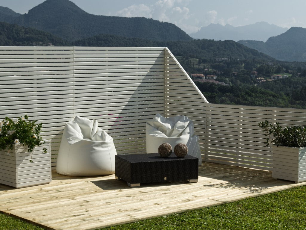 Pannello divisorio da esterno bianco Esterni da Vivere ambientato in terrazza