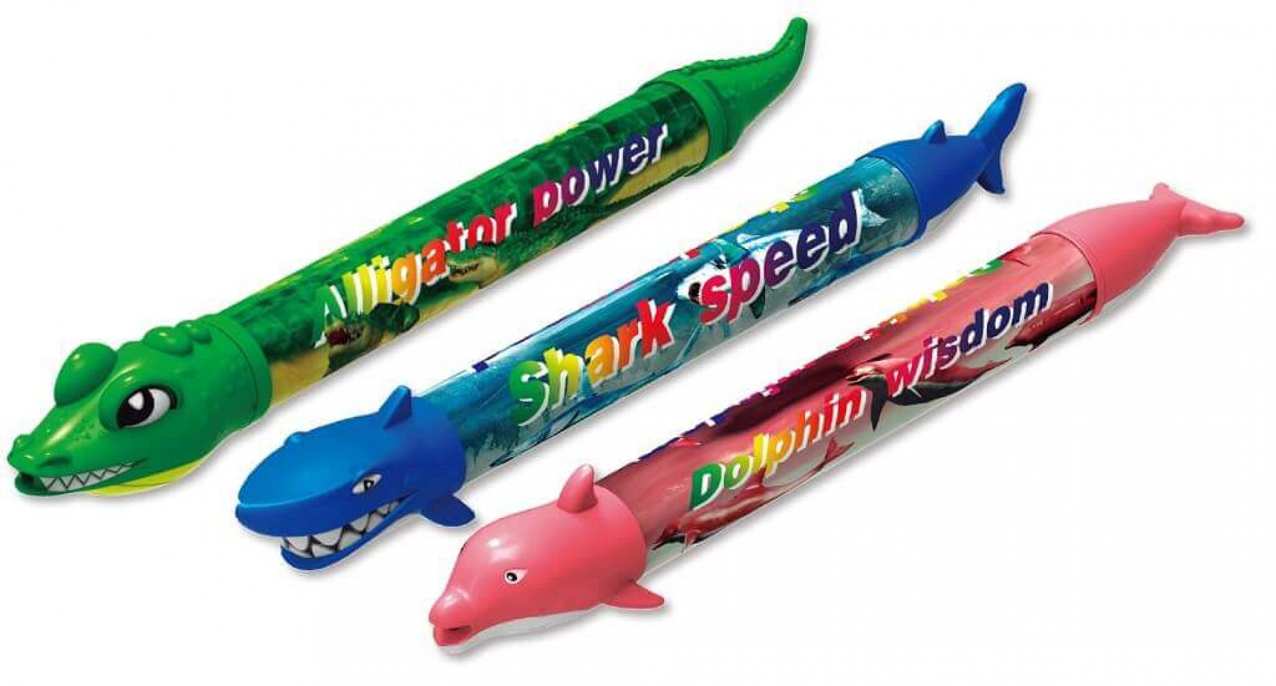 Tre fucili ad acqua per il mare a forma di animali, caratterizzati da un design a siringa con dettagli sagomati: un alligatore verde, uno squalo blu e un delfino rosa, realizzati in polimero lucido e resistente.