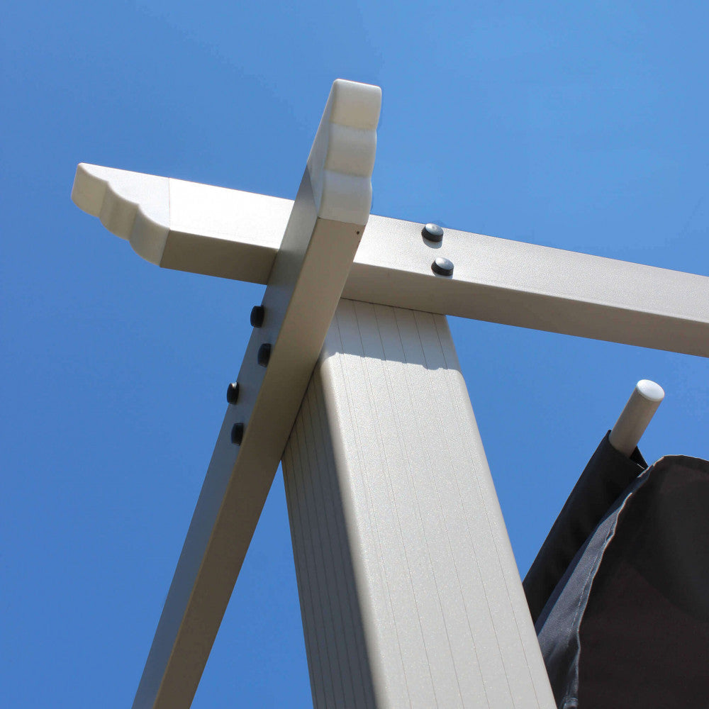 Dettaglio ravvicinato del giunto angolare superiore del Gazebo Astoria, evidenziando la finitura tortora e la viteria robusta.