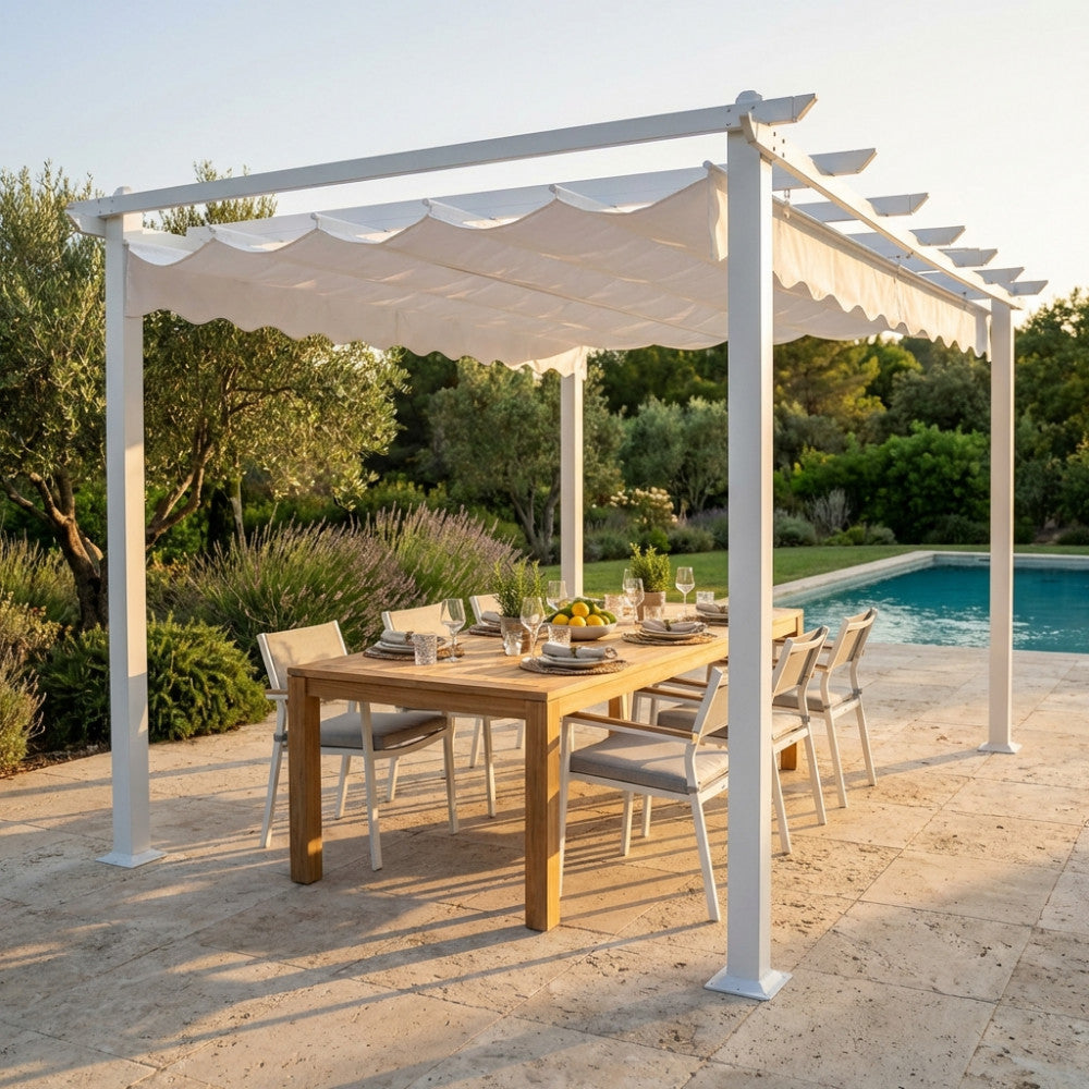 Gazebo Astoria bianco allestito a bordo piscina con tavolo da pranzo in legno e sedie.