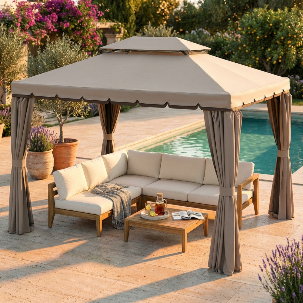 Gazebo Cosma Avana 3x4 allestito a bordo piscina con divani da esterno.