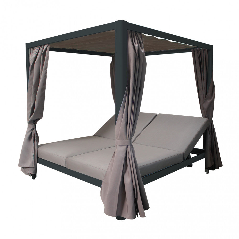 Struttura isolata del gazebo letto Timbuktu su sfondo bianco con tende raccolte.
