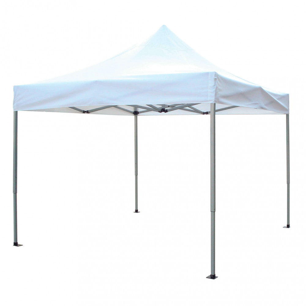 Gazebo Cosma 3x3 allestito in giardino
