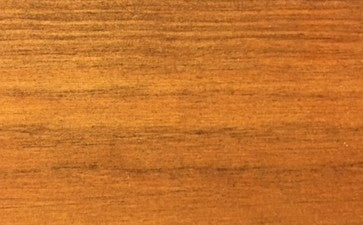 Dettaglio della texture in legno trattata con impregnante noce chiaro Losa Esterni da vivere