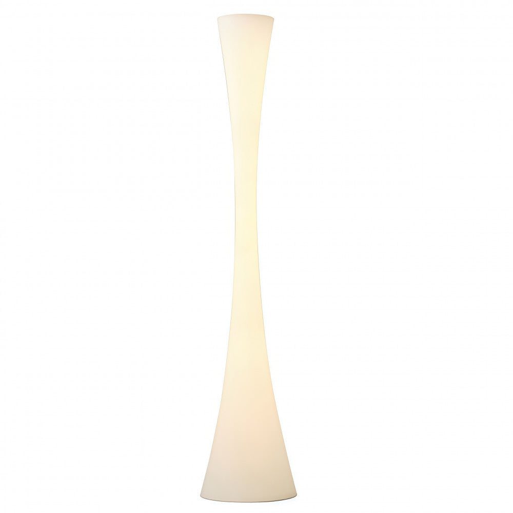 Vista frontale della lampada scultorea Serpens in polietilene bianco su sfondo neutro, evidenziando la silhouette slanciata.