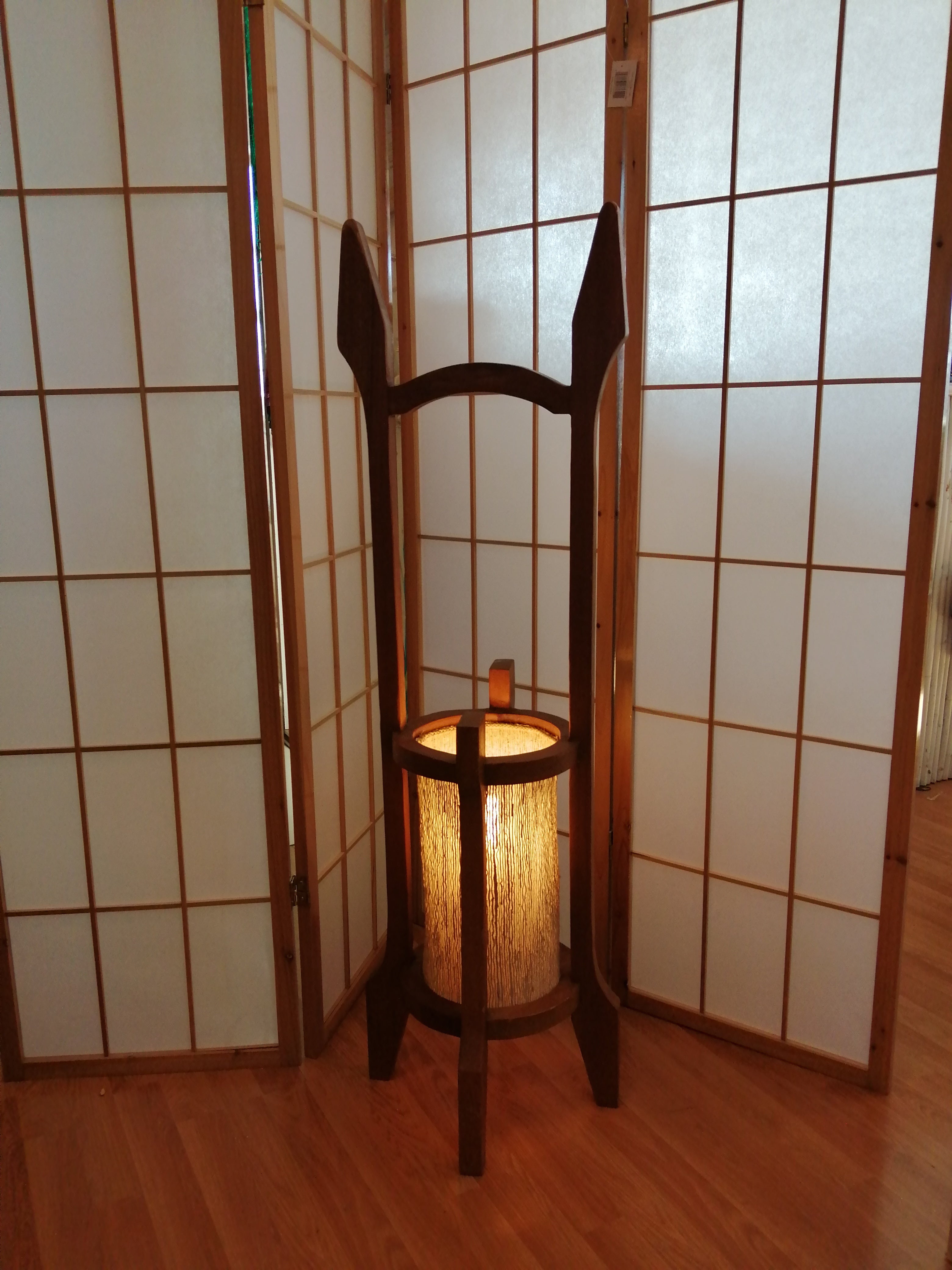 Lampada thailandese in legno