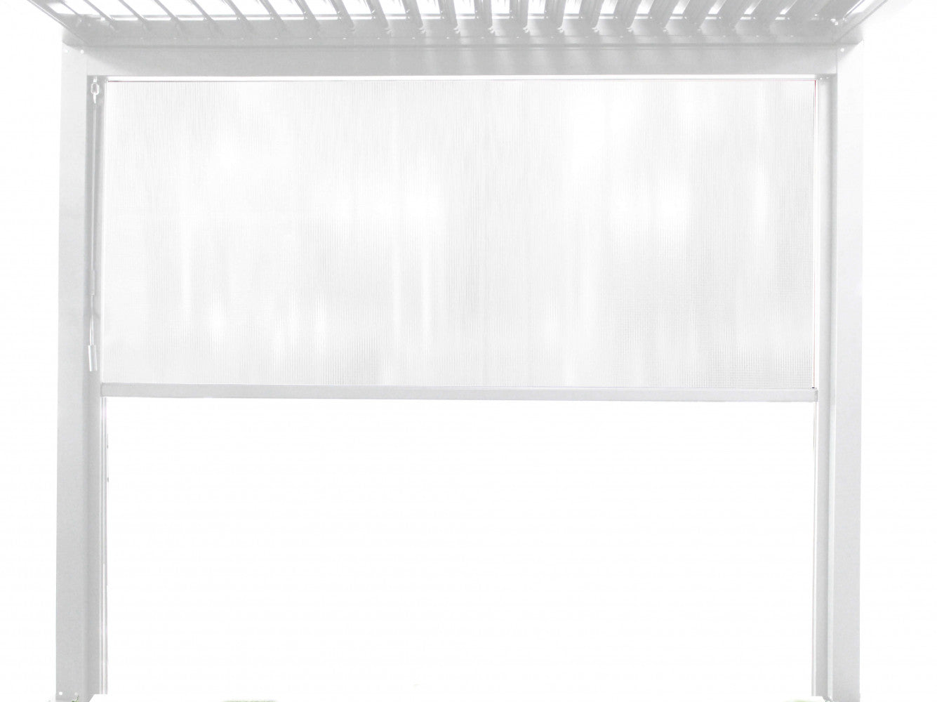 Tenda laterale parzialmente avvolta, che evidenzia il meccanismo di scorrimento fluido e la struttura architettonica bianca.