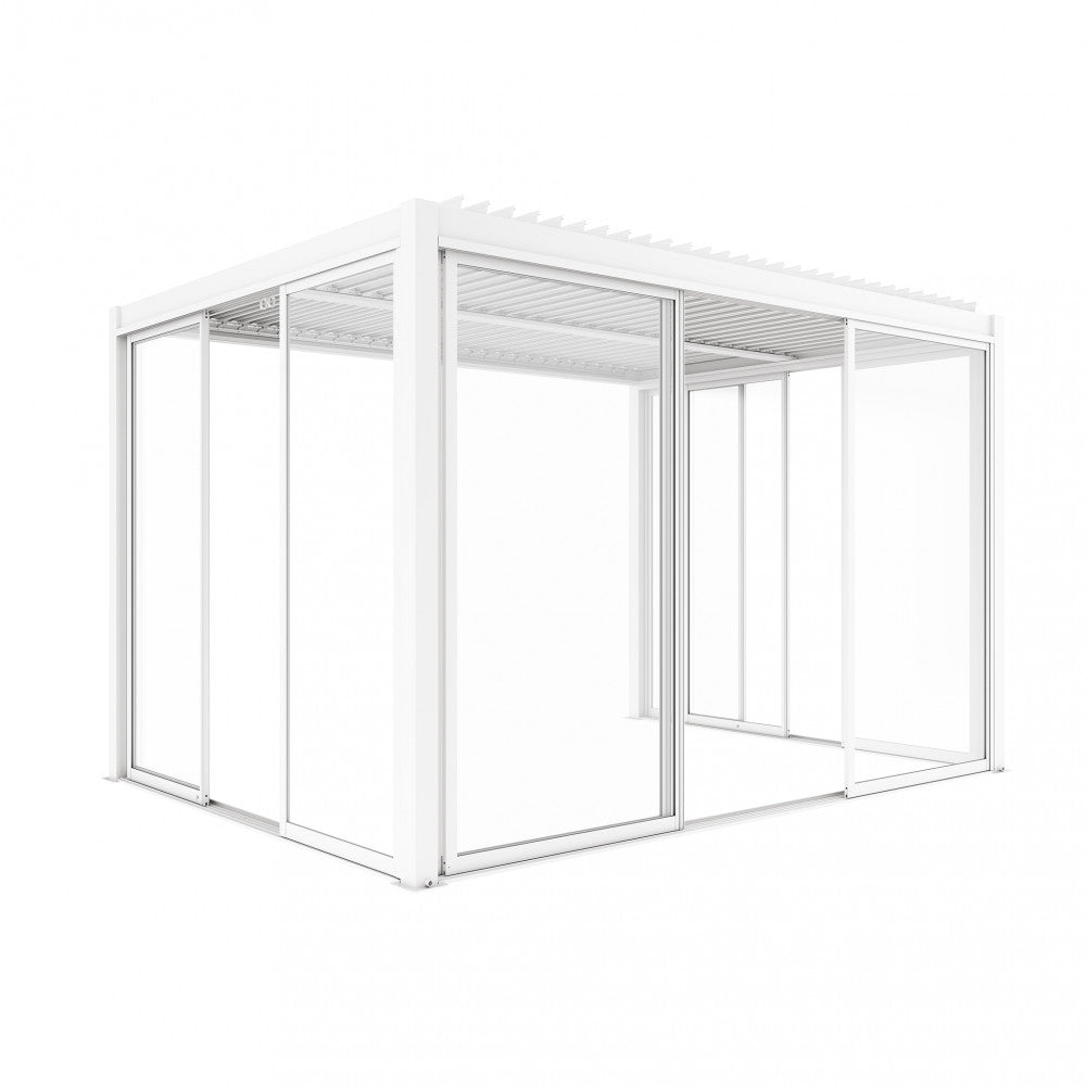 Prospettiva angolare di una pergola bioclimatica di lusso con vetrate scorrevoli integrate.
