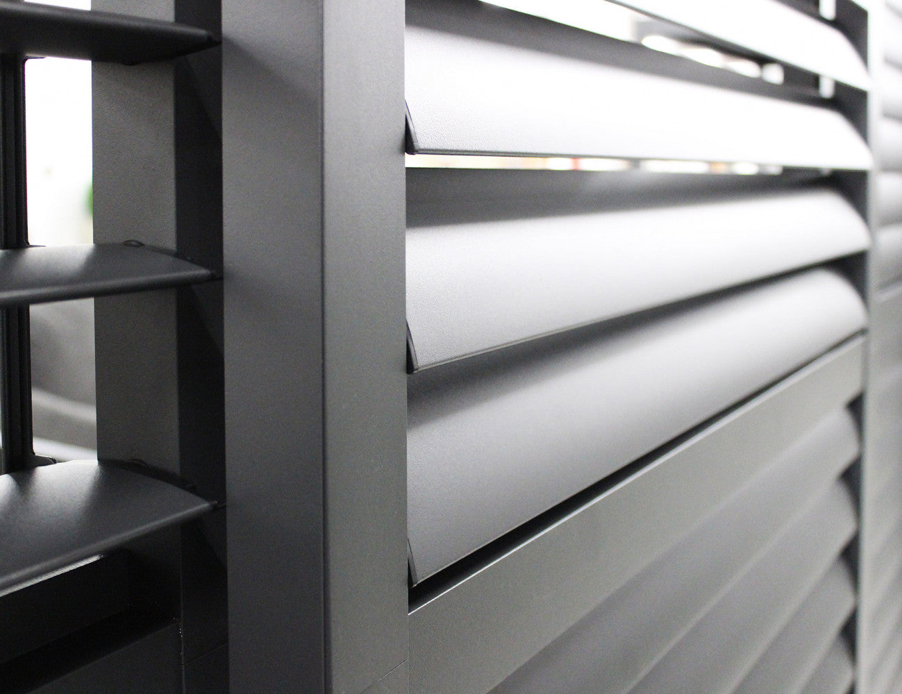 Laterale scorrevole a lamelle orientabili per pergola bioclimatica 4m antracite by Albert