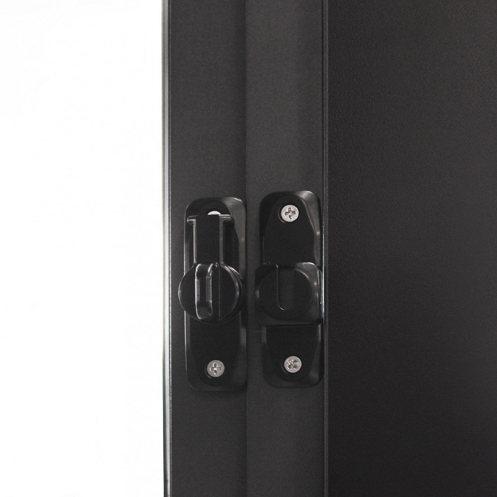 Pergola bioclimatica con laterale scorrevole in vetro antracite 3m installato per protezione e vista by Albert