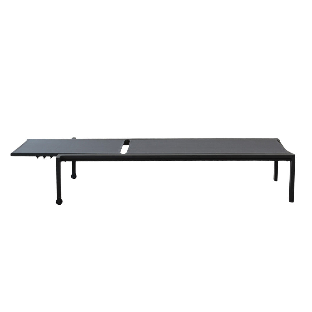 Struttura orizzontale del lettino Belfast senza braccioli, design minimalista.