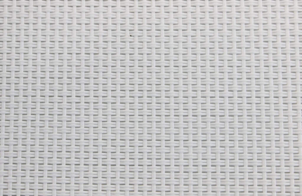 Dettaglio ravvicinato della trama intrecciata bianca della seduta, che mostra la finitura resistente e traspirante del materiale.