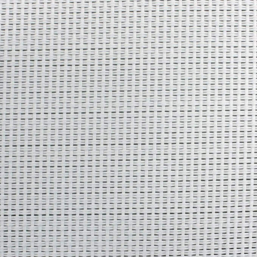 Lettino prendisole Bari di colore bianco con struttura in alluminio e telo in textilene, posizionato su una spiaggia.