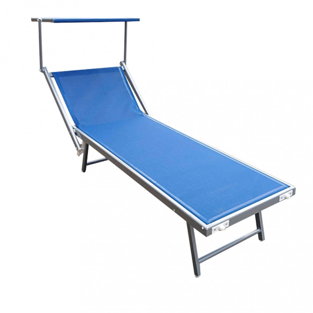 Lettino prendisole Rimini con struttura in alluminio argentato, seduta in textilene blu e tettuccio parasole regolabile, isolato su sfondo bianco.