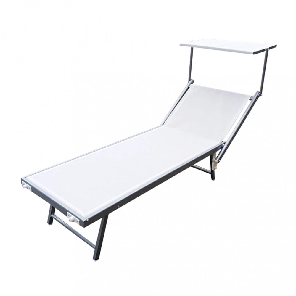 Vista frontale e laterale del lettino prendisole Rimini isolato su sfondo bianco, che mostra il tettuccio parasole regolabile e la struttura ergonomica.