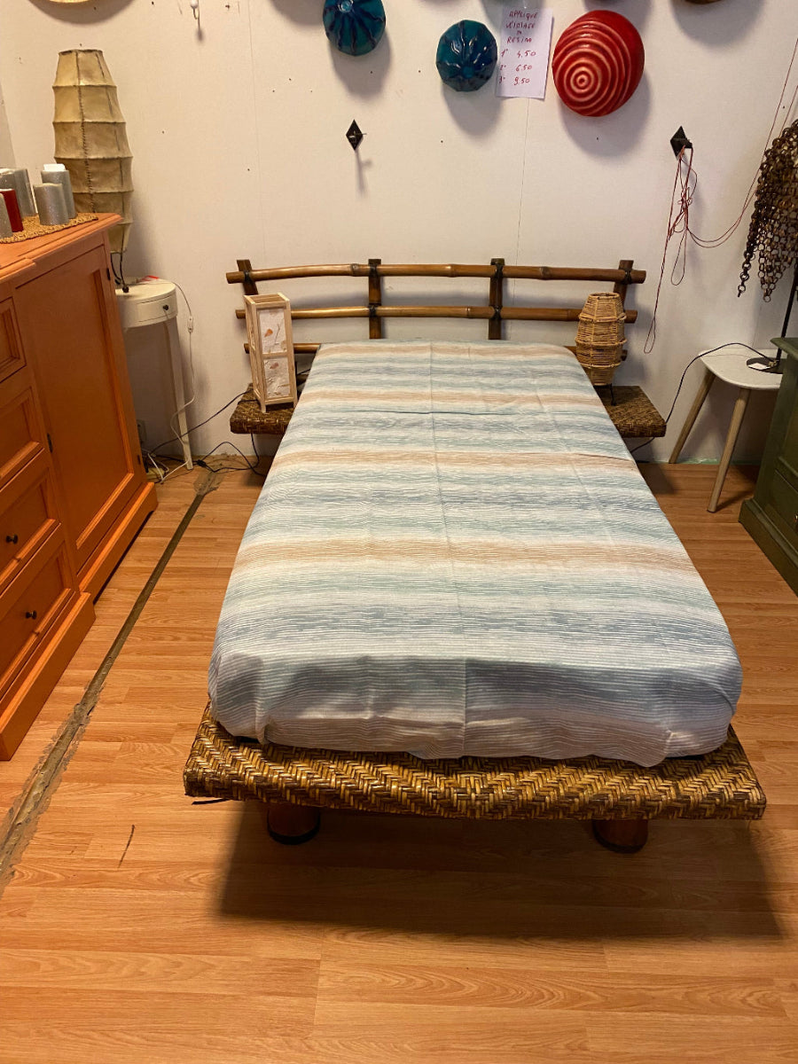 Letto singolo in bambù completo di rete e testata.