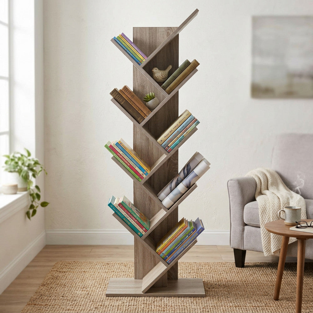 Libreria ad albero ARIANE in truciolare bilaminato marrone, allestita con libri in un luminoso soggiorno.