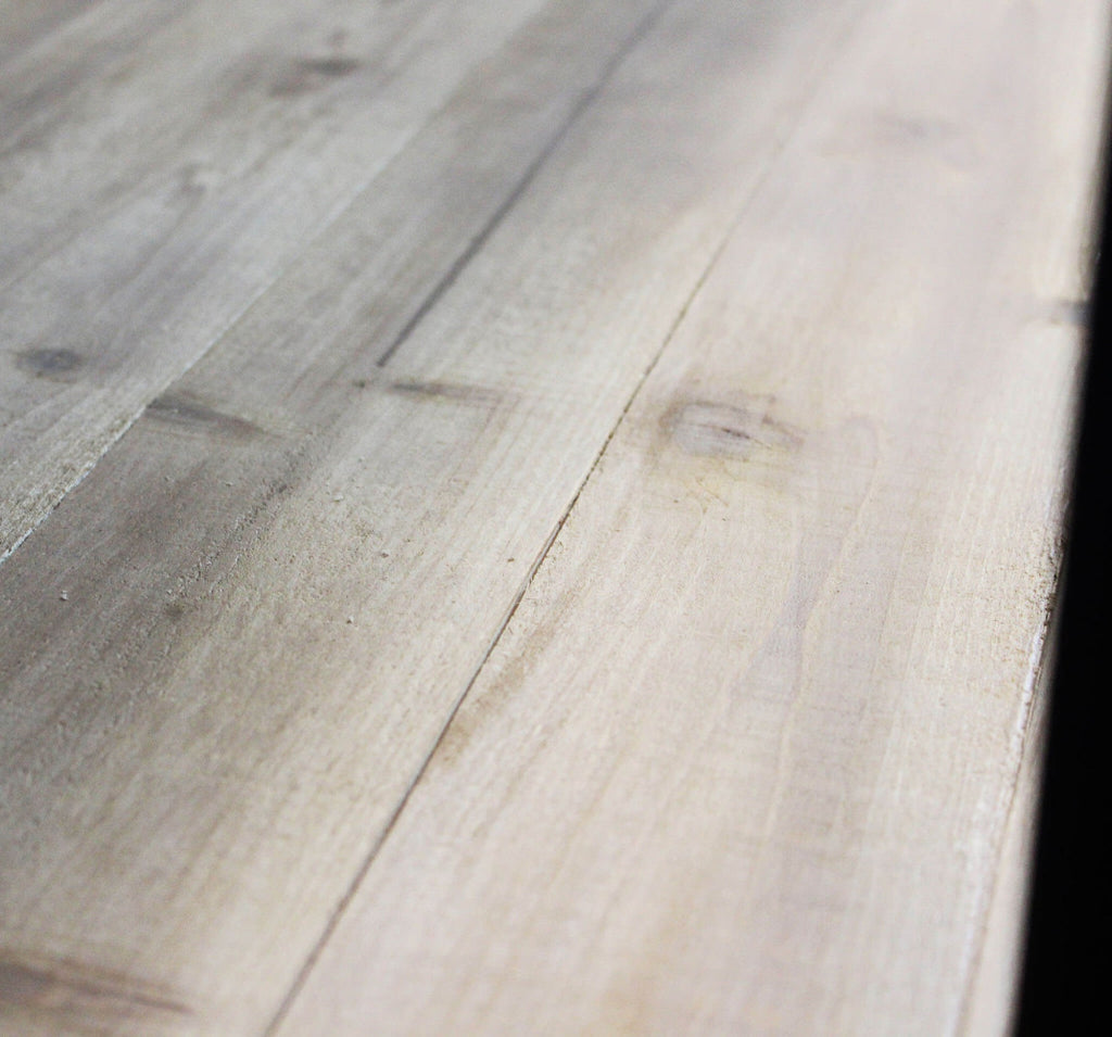 Libreria alta in legno e metallo Bennett con ampi ripiani per libri e oggetti decorativi | Albert Stock
