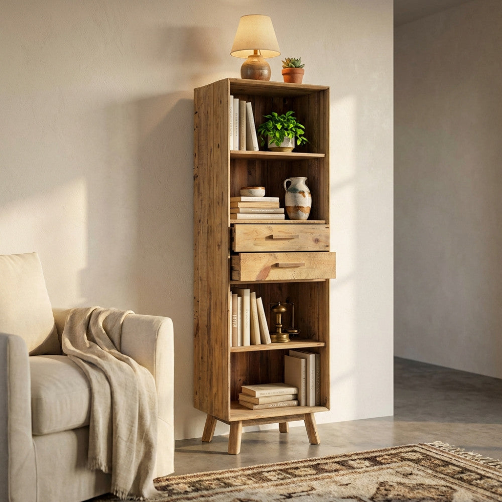 Libreria vintage Collin con cassetti aperti, decorata con libri e piante in un living elegante.