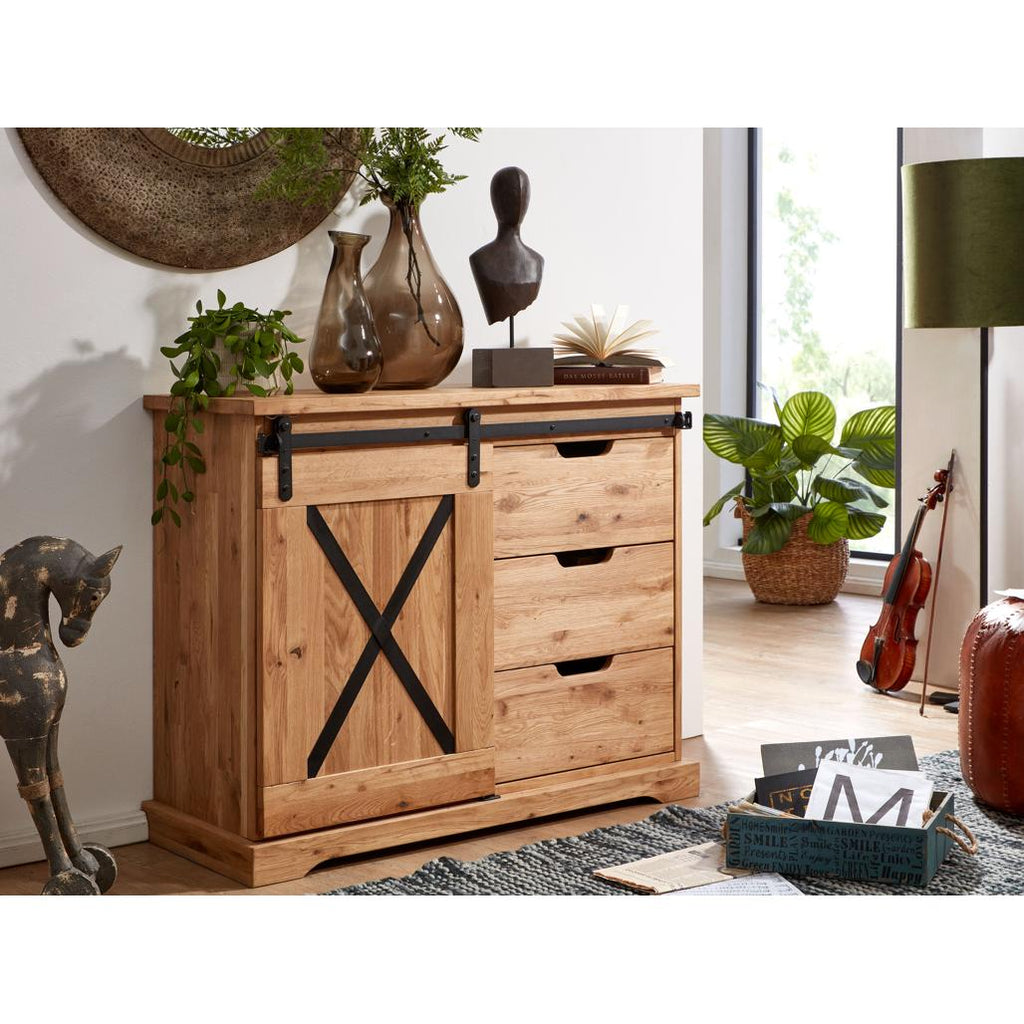 Madia Nyks I in rovere oliato con anta scorrevole e dettaglio metallico a "X", ideale per un soggiorno moderno e funzionale | Albert Stock