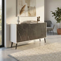 Credenza MK801522 in truciolare bilaminato con ante effetto marmo antracite e struttura bianco lucido, ambientata in un soggiorno luminoso.